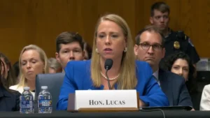 "Dobbiamo capire il nostro posto": l'EEOC elimina le linee guida sulle molestie che proteggono i lavoratori transgender