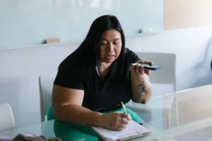 I professionisti delle risorse umane affermano di non fidarsi ancora dell’intelligenza artificiale per prendere decisioni sulla forza lavoro