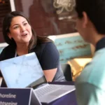 Le persone in cerca di lavoro ottimizzano i curriculum in mezzo all'ansia di ATS