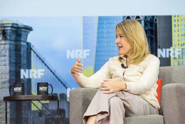 Nell’era dell’intelligenza artificiale, REI si rivolge ai suoi dipendenti umani per vincere