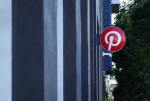 Pinterest licenzierà il 15% a causa degli investimenti nell'intelligenza artificiale