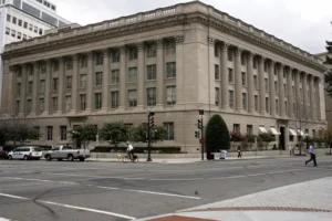 Trump può ordinare ai datori di lavoro di pagare una tariffa H-1B aggiuntiva, sostiene il tribunale