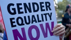 È necessario che il movimento DEI includa maggiormente gli uomini?