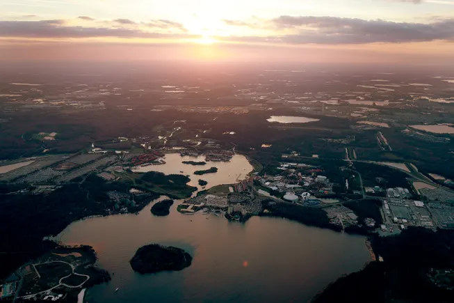 Il dirigente della Disney sostiene che le risorse umane hanno setacciato le sue sessioni di coaching private per "sporcizia"