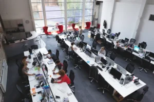 Lo spazio ufficio deve supportare l’apprendimento e il benessere per attrarre i lavoratori, afferma l’azienda di design