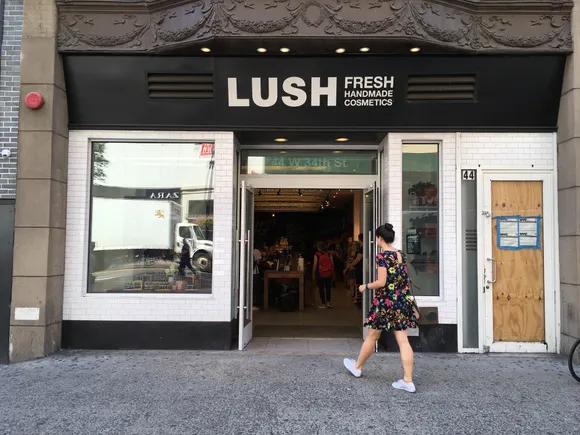 Lush accetta di risolvere la causa sui pregiudizi sull'identità di genere archiviata dall'EEOC