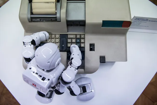 I team delle risorse umane sperimentano con cautela l'uso dell'intelligenza artificiale per aiutare a definire la retribuzione dei lavoratori