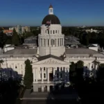 Presi nel mezzo: 3 luoghi in cui i rollback dell'EEOC si scontrano con la legge della California