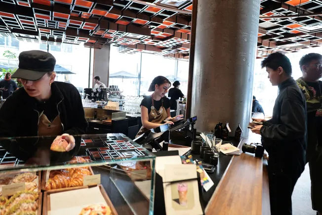 3 modi in cui i leader delle risorse umane possono riprogettare i ruoli per la generazione Z e i millennial