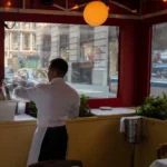I neolaureati si stanno accontentando di lavori che intendono lasciare, afferma ZipRecruiter