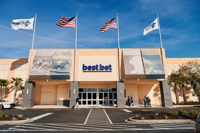 Il business del poker in Florida ha ingiustamente estromesso le lavoratrici incinte, sostiene l'EEOC
