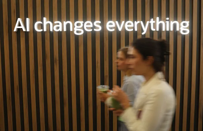 L’intelligenza artificiale può minacciare il pensiero critico sul posto di lavoro