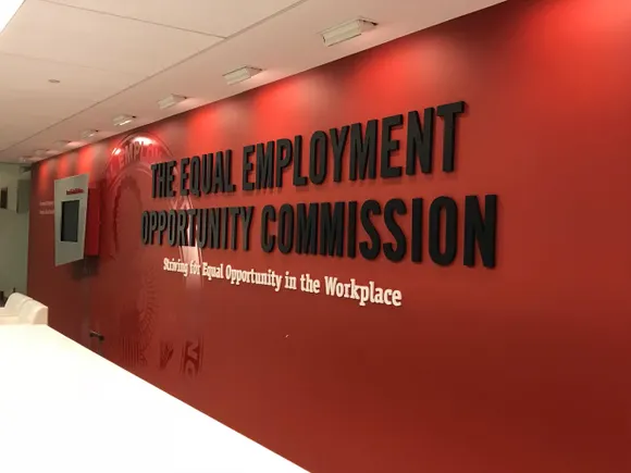 L'intervistato riceve un risarcimento di $ 495.000 dopo aver ricevuto un'e-mail in cui si afferma che era "troppo vecchio" per il ruolo