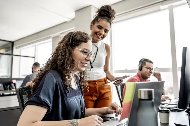 Nonostante l’hype, l’intelligenza artificiale non sta sostituendo la forza lavoro del servizio clienti