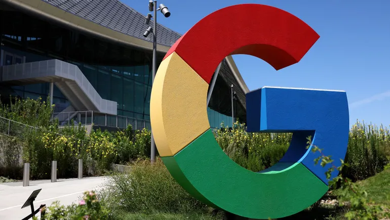 Google ha sospeso la valutazione delle prestazioni del padre per aver preso un congedo per baby bonding, sostiene la causa
