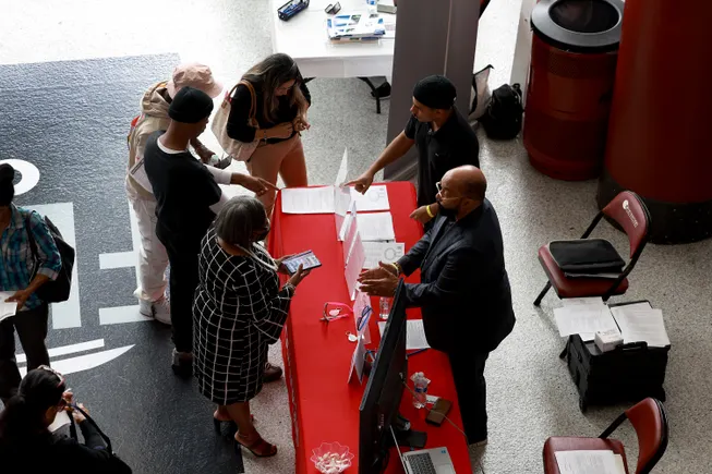 I reclutatori vedono triplicare le domande di lavoro, arrivando a più di 300 per ruolo