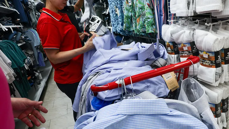 Il divario tra i lavoratori in prima linea e la leadership sta crescendo, afferma il rapporto