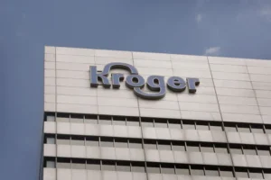 La politica sui parcheggi della struttura Kroger ha violato la legge federale sul lavoro, ritiene il giudice NLRB