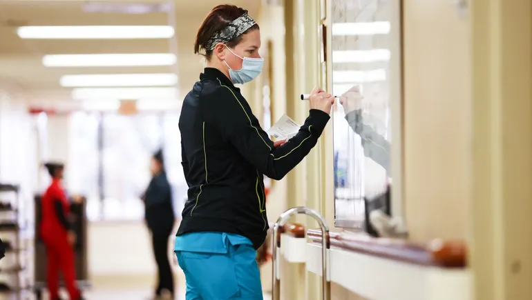 La ricerca mostra che il burnout è in aumento, mentre la fiducia dei dipendenti è ai minimi storici