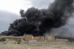 L’inflazione provocata dalla guerra in Iran riduce i profitti, i piani di investimento e le assunzioni, secondo i sondaggi