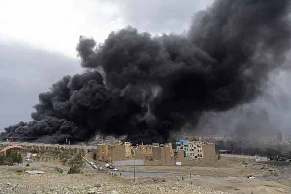 L’inflazione provocata dalla guerra in Iran riduce i profitti, i piani di investimento e le assunzioni, secondo i sondaggi