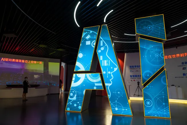 Nella corsa all’impiego dell’intelligenza artificiale, i leader devono dare priorità alle capacità umane, avverte il rapporto
