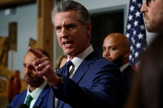 Newsom firma un ordine incentrato sugli impatti dell'intelligenza artificiale sulla forza lavoro