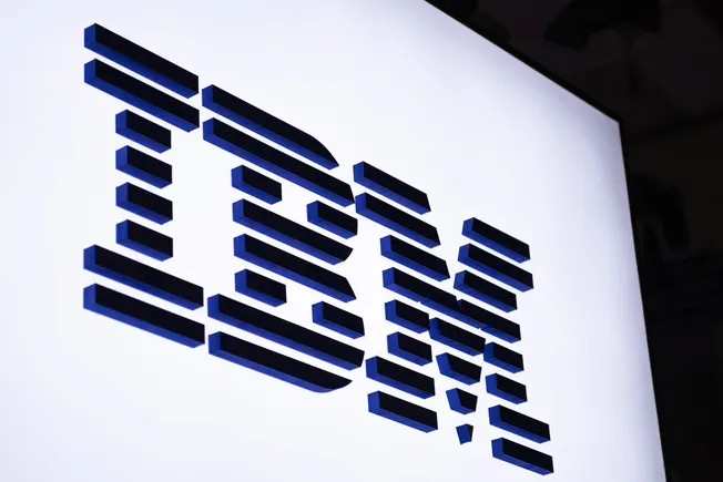 Un altro dipendente nero fa causa a IBM per aver licenziato presumibilmente a causa di pregiudizi anti-DEI