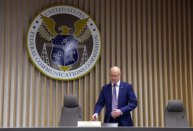 Il presidente della FCC afferma che esiste un "terreno comune" per porre fine alla discriminazione illegale, DEI