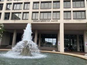 La Fed conferma che i lavoratori esenti dallo straordinario possono svolgere ruoli non esenti