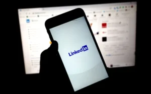 Socievole: LinkedIn automatizza il processo di candidatura per un lavoro per gli utenti premium