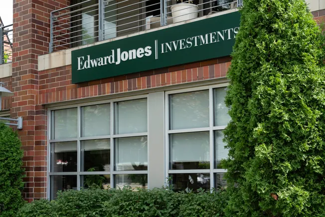 Edward Jones respinge la causa contro il programma sulla diversità