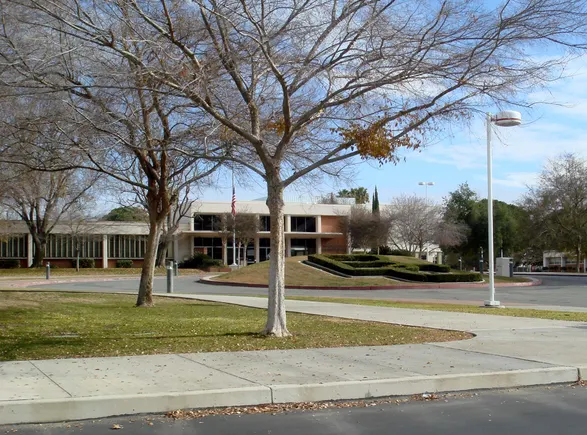 Il Community College della California si accorda con il professore che ha fatto causa per la politica del DEI