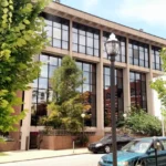 La giuria assegna al tecnico chirurgico maschio $ 105.000 per discriminazione in sala parto