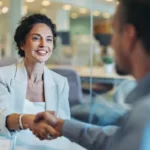 Secondo uno studio svedese, gli uomini utilizzano le offerte di lavoro esterne per negoziare la retribuzione, mentre le donne no