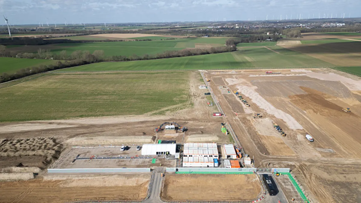 Una veduta aerea del cantiere per la costruzione di un nuovo data center