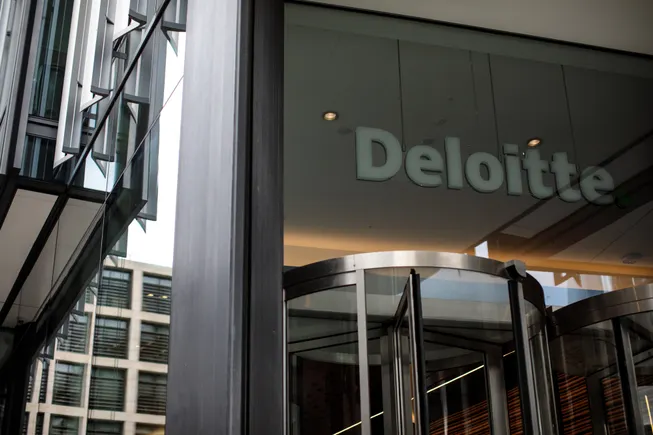Deloitte pagherà 21,5 milioni di dollari per risolvere le accuse che i suoi programmi DEI violavano la legge federale sui diritti civili