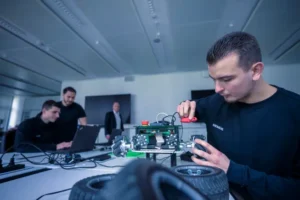 I CHRO sono divisi sulla questione se i manager possano guidare il cambiamento guidato dall’intelligenza artificiale, rileva Gallup