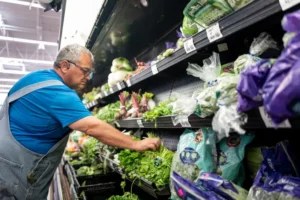 Più di un terzo dei lavoratori afferma che la loro età pensionabile è stata spostata più tardi