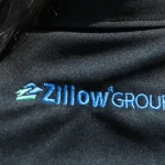 "Sei troppo vecchio per saperlo": Zillow deve affrontare un'accusa di parzialità da parte dell'uomo bianco