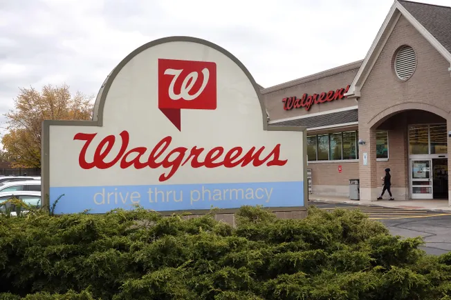 Walgreens ottiene una vittoria parziale sull'ex manager che sosteneva di aver chiuso i negozi troppo presto