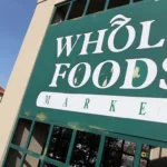 Amazon investe 230 milioni di dollari in benefit, retribuzioni per i dipendenti dei negozi Whole Foods