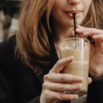 Con il dibattito sul caffè freddo, le differenze culturali della Gen Z giungono al culmine