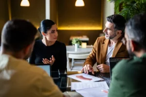 I tratti della personalità che guidano il successo possono far deragliare i dipendenti sotto pressione, secondo uno studio