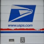 L'impiegato delle poste rimosso dall'ufficio dalla polizia non riesce a riaprire il caso di pregiudizio