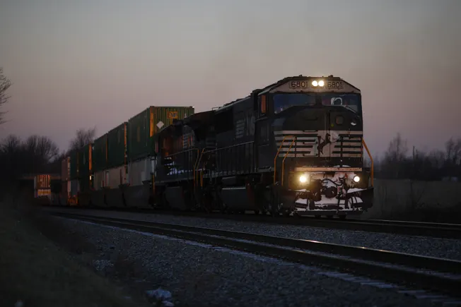 "Perché non sei andato in pensione?": Railroader ottiene 1,6 milioni di dollari in una vittoria basata sulla differenza di età