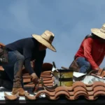 Roofer fa causa dopo che gli sarebbe stato detto che "nessuno paga gli straordinari nei lavori di costruzione"