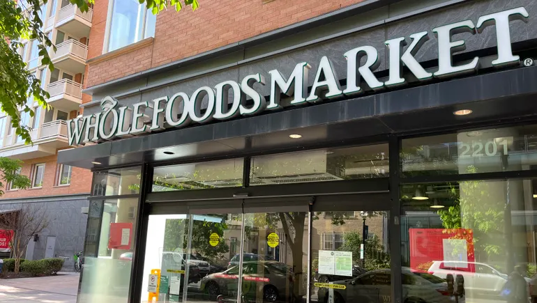 Whole Foods sconfigge la causa per pregiudizio dopo aver sorpreso il querelante a falsificare i record di tempo